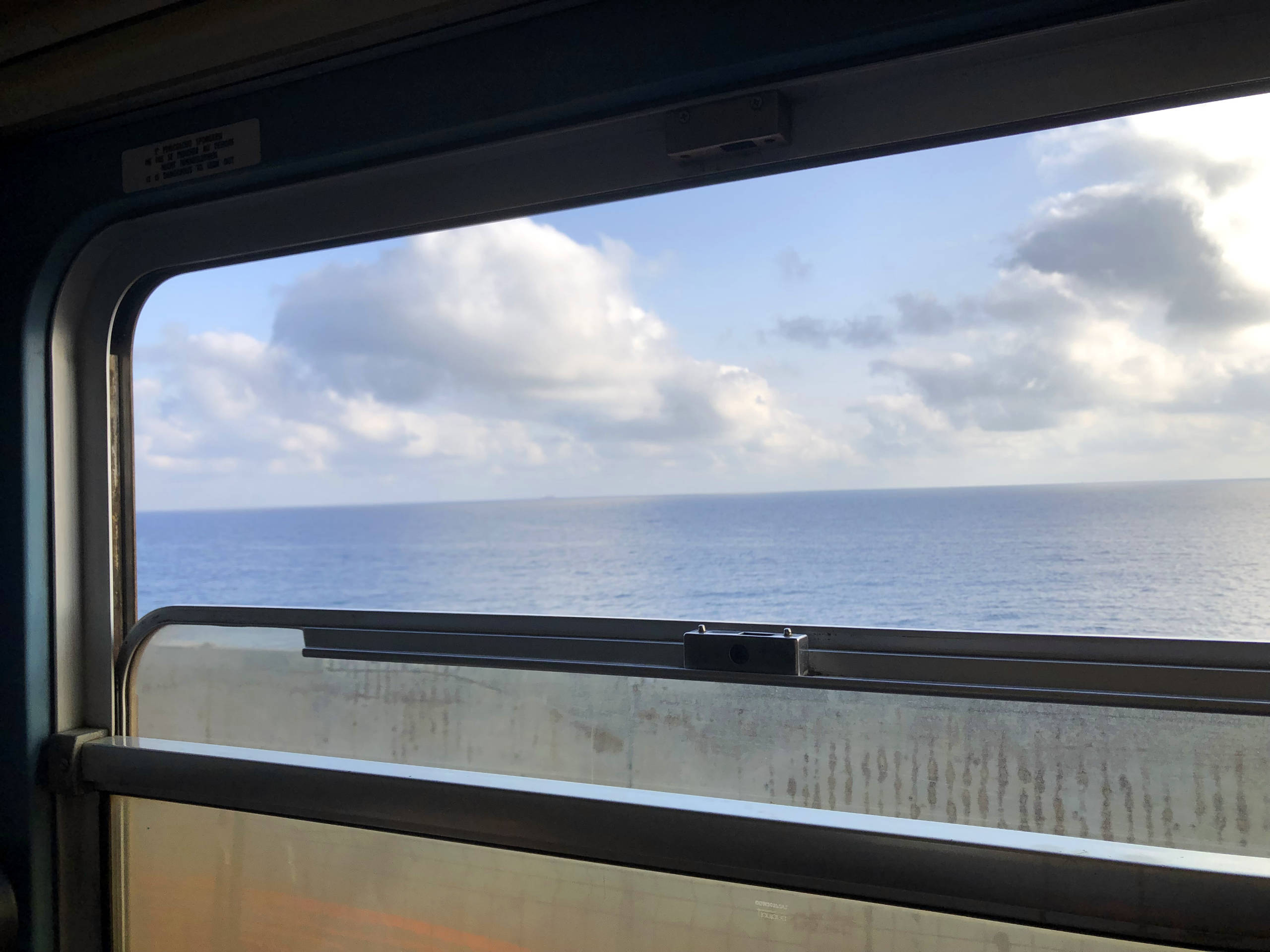 Aus dem Zugfenster: das Meer