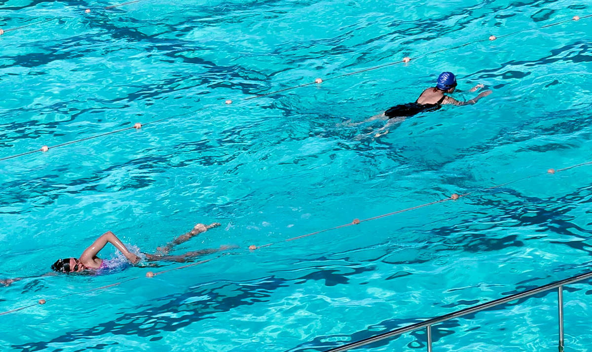 2 Schwimmerinnen