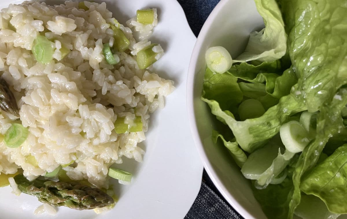 Spargelrisotto mit Salat